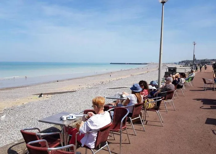 Les Pieds Dans L'eau Apartment *